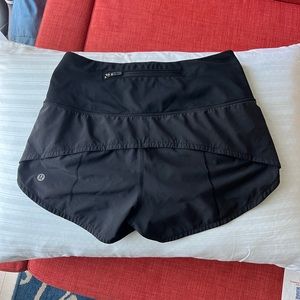 Woman’s Lulu lemon bottom size 2
